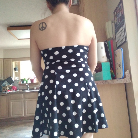 🤍Strapless Polka Dot Dress🖤 - Picture 2 of 3